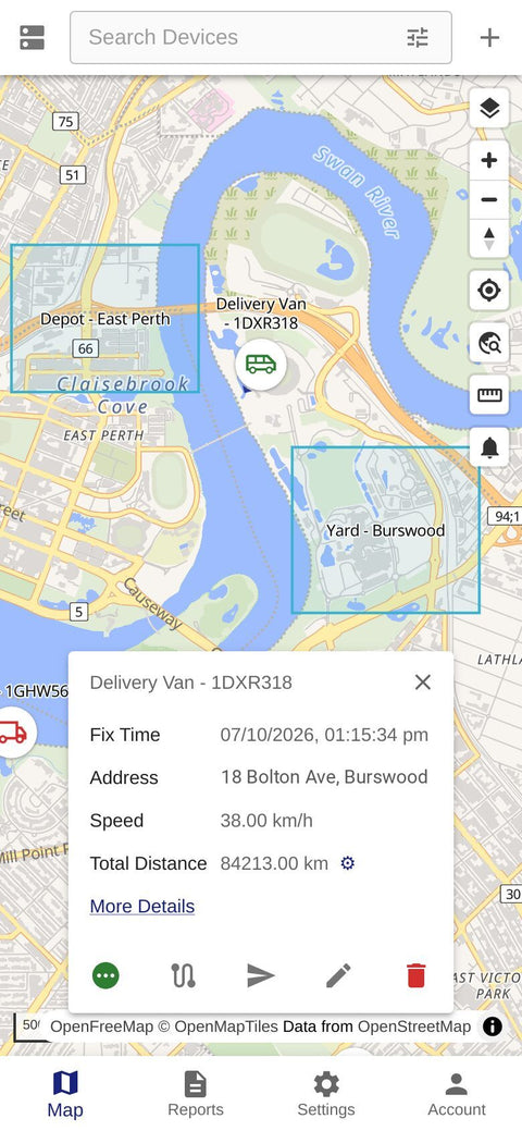 CT-V08 plug-in OBD vehicle tracker beside the platform’s live map on a phone